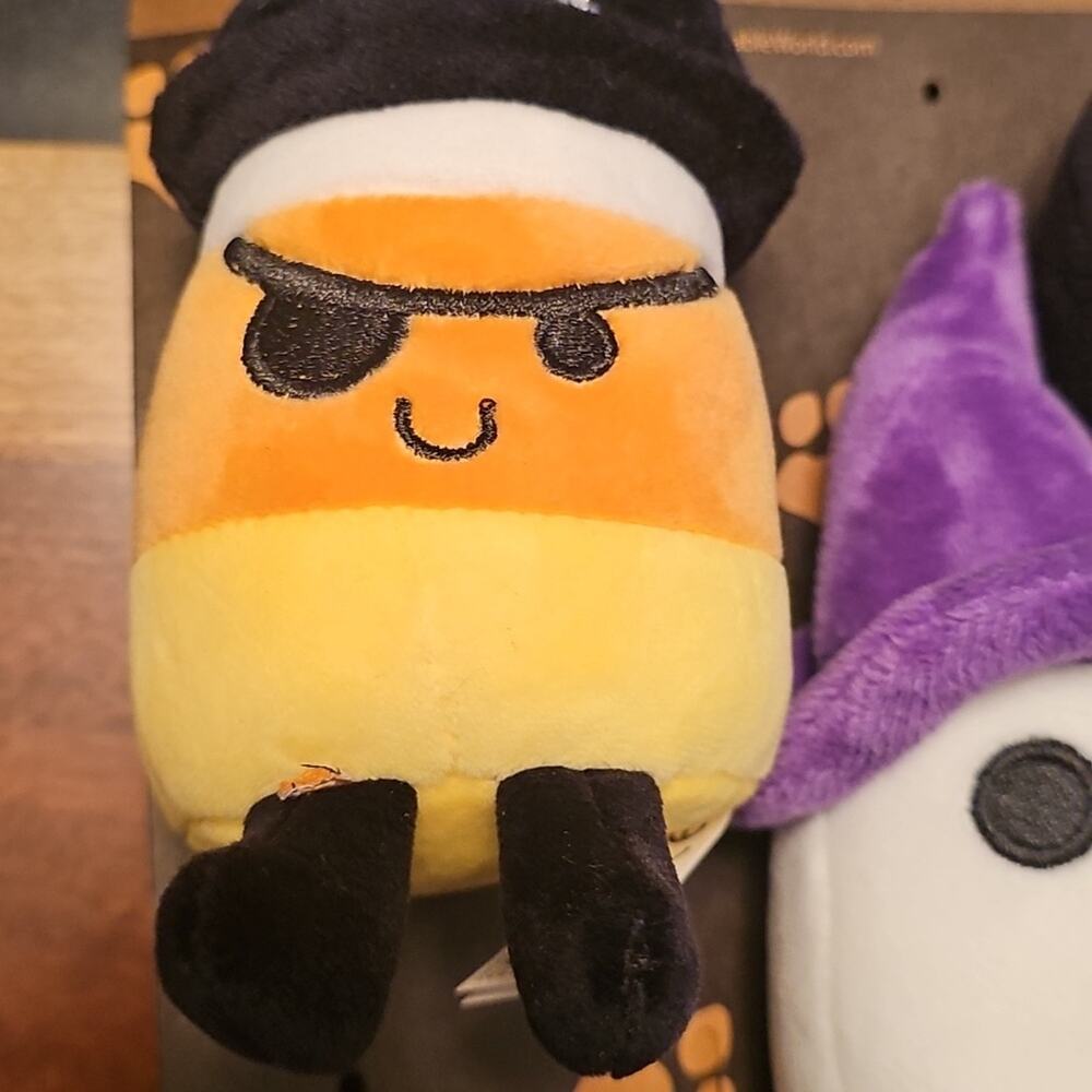 Halloween Themed 3.5 Inch Trick Or Treaters W/ Squeaker 3 pack Pirate ghost - Picture 3 of 6